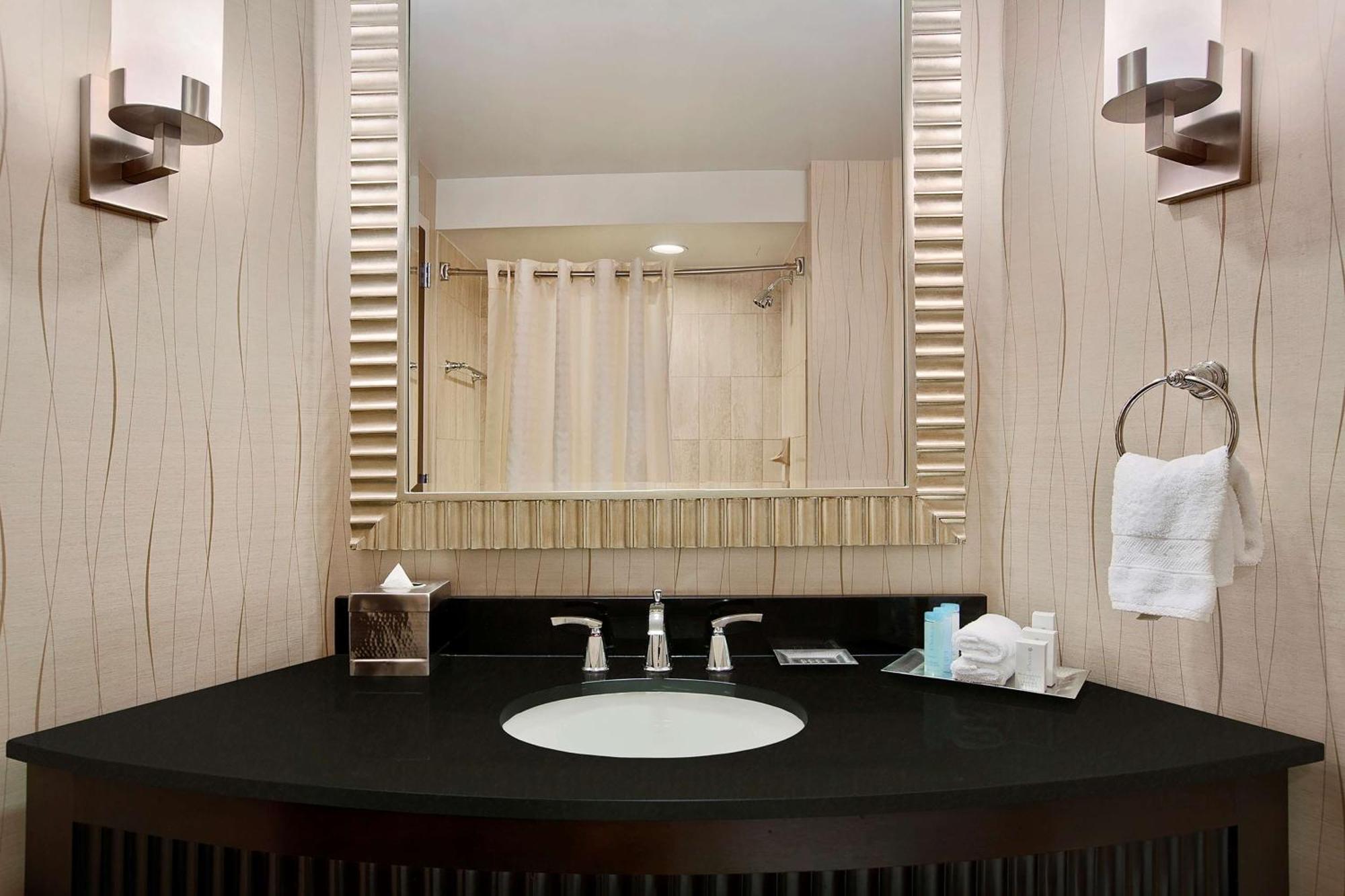 Отель Hilton Rosemont Chicago O'Hare Экстерьер фото