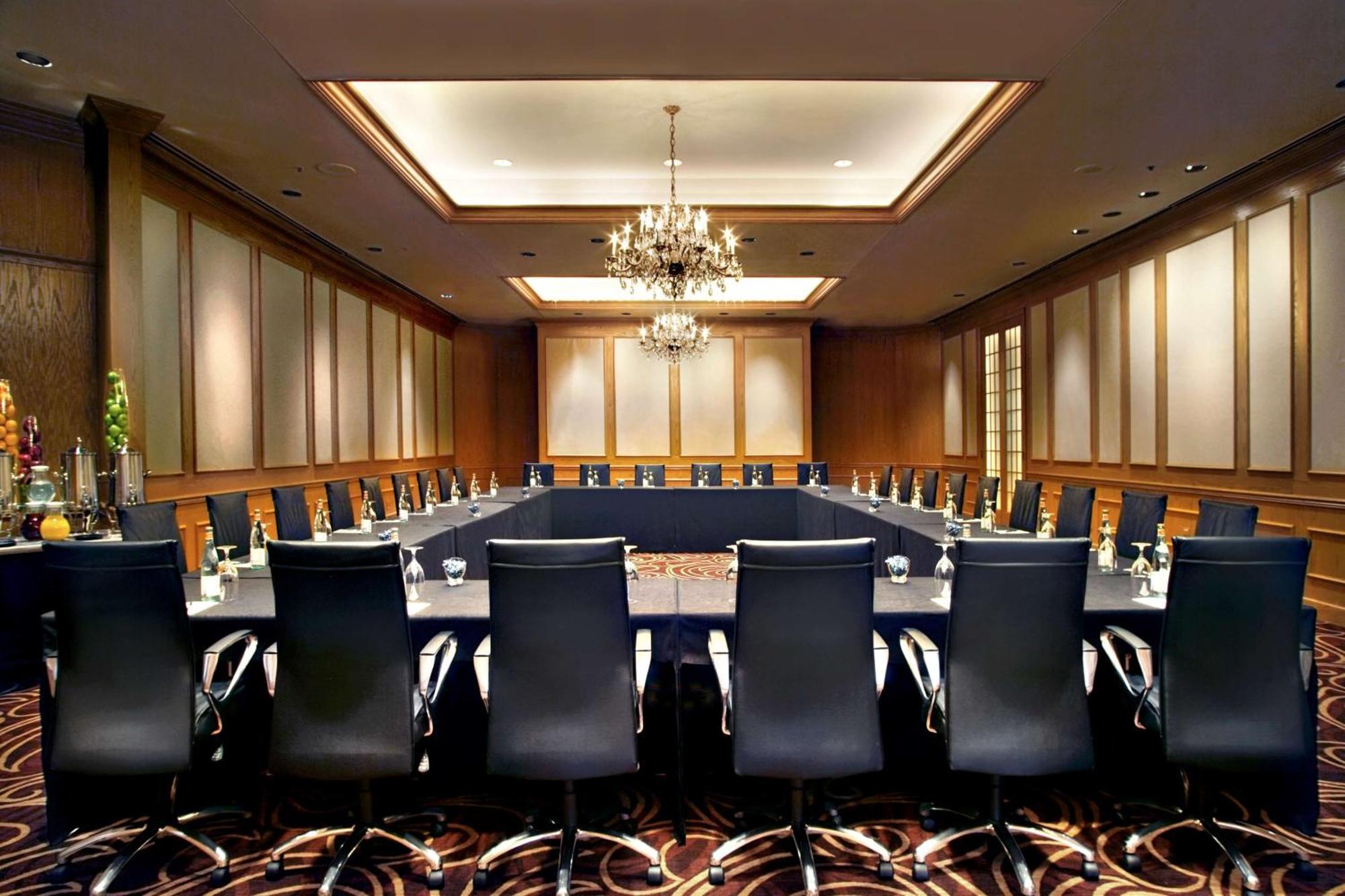Отель Hilton Rosemont Chicago O'Hare Экстерьер фото