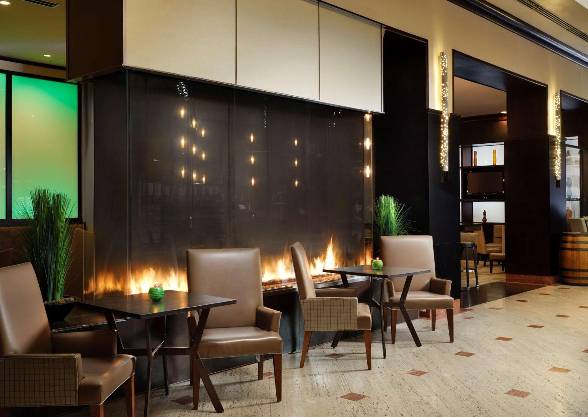 Отель Hilton Rosemont Chicago O'Hare Экстерьер фото